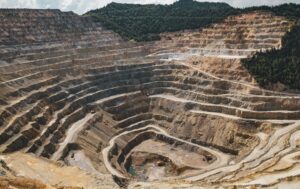 Emphasizing the Value of Knowledge and Experience in the Mining Industry